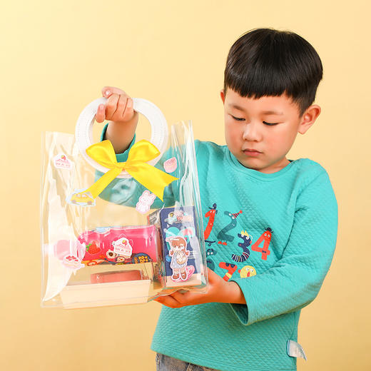 儿童节快乐大礼包（棒棒糖卷+啵乐乐+芝士蛋挞+发光陀螺枪+汪汪队注心饼干） 商品图2