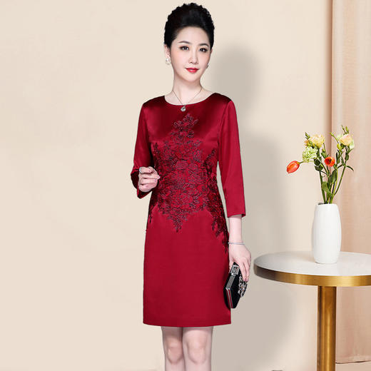 LC-2061新款短袖刺绣连衣裙婚礼服妈妈装喜婆婚宴服修身中长裙 商品图4