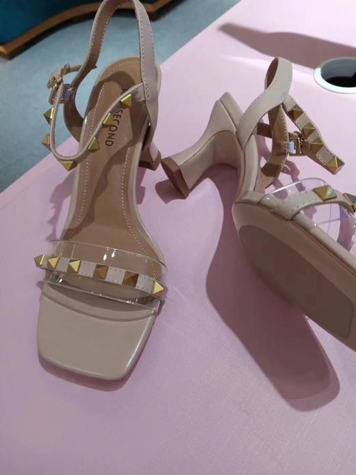 IUIU SECOND夏款时尚铆钉方头高跟凉鞋U21BG15761 商品图1