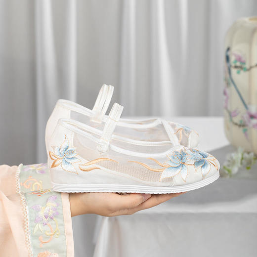 【莉瑾】民族风透气，素雅网纱绣花鞋 商品图3