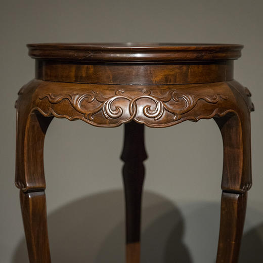 清 红木带托泥三弯腿卷草纹香几（一对） 商品图2