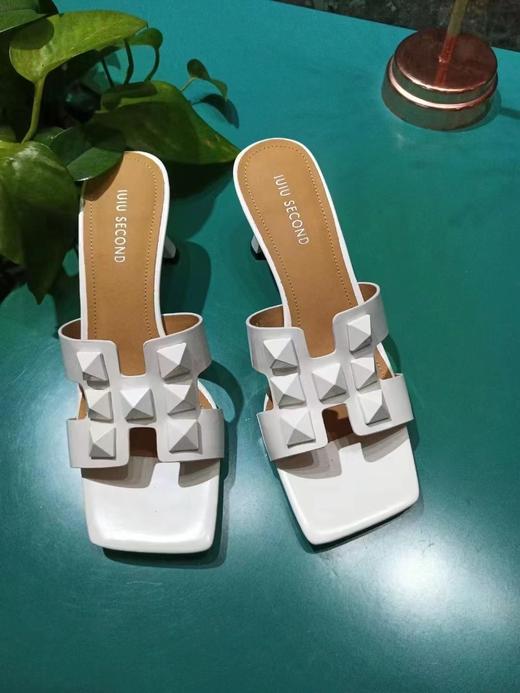 IUIU SECOND夏季时尚铆钉细跟凉鞋女U21BJ24231 商品图1