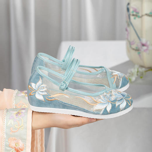 【莉瑾】民族风透气，素雅网纱绣花鞋 商品图1