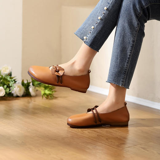 西村名物2022年春季新款民族风花朵皮面平跟软底仙女鞋女单鞋X22AE17111 商品图0