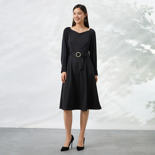 EITIE爱特爱秋季新款长袖通勤显瘦气质一字领高腰黑色连衣裙C2207006 商品图3