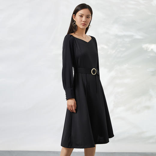 EITIE爱特爱秋季新款长袖通勤显瘦气质一字领高腰黑色连衣裙C2207006 商品图2