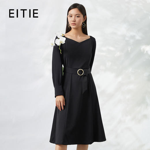 EITIE爱特爱秋季新款长袖通勤显瘦气质一字领高腰黑色连衣裙C2207006 商品图0