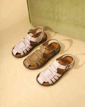 西村名物2022夏季新款复古真皮编织扣带平底包头女罗马凉鞋X22BG24371