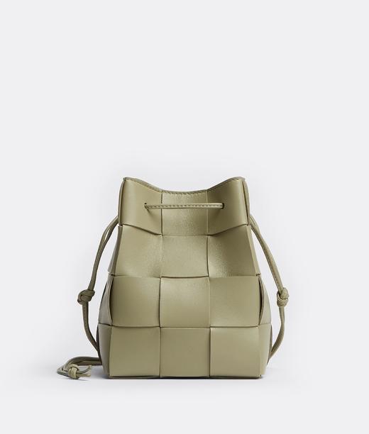 【欧洲专柜直通车】Bottega Veneta 葆蝶家 CASSETTE女士真皮斜肩背水桶包 680218 商品图1