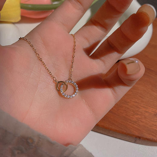 2022年新款几何钛钢项链女轻奢小众设计感镶钻锁骨链百搭气质配饰 商品图0