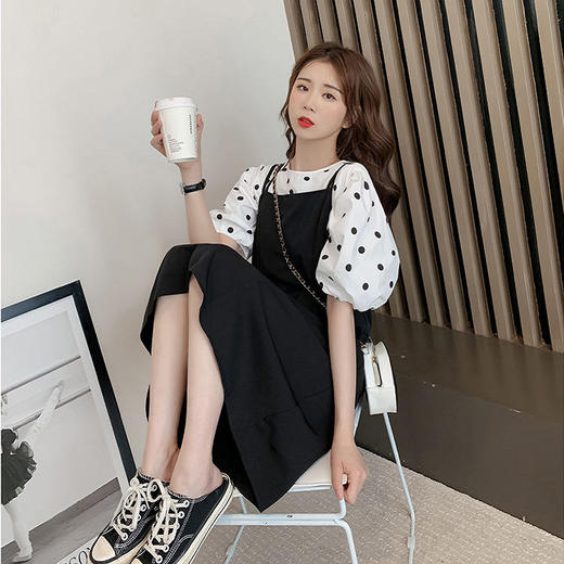（清仓现货）【社群供X】韩版宽松百搭波点上衣+显瘦背带裙套装2 商品图2