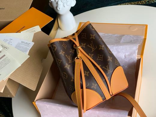 女真皮水桶袋M45550 商品图1