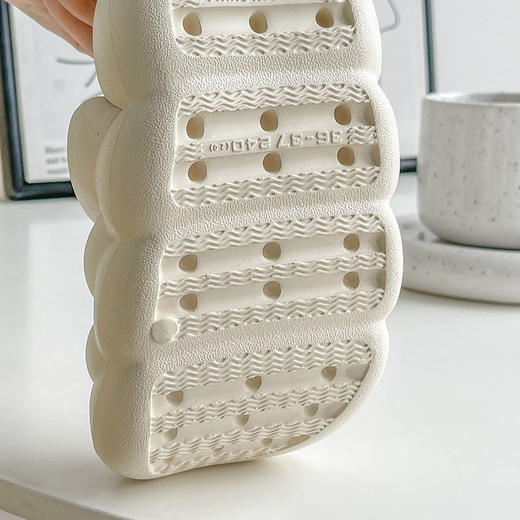 【柔软Q弹“毛毛虫”！踩屎感拖鞋】时尚百搭，软韧EVA，减震回弹 3.5cm厚底，软而不塌，防滑抓地，耐磨耐踩，多色可选毛毛虫拖鞋棉 商品图3