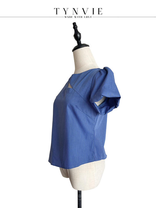 TYNVIE 开口设计不对称短袖上衣-蓝白条纹 商品图2