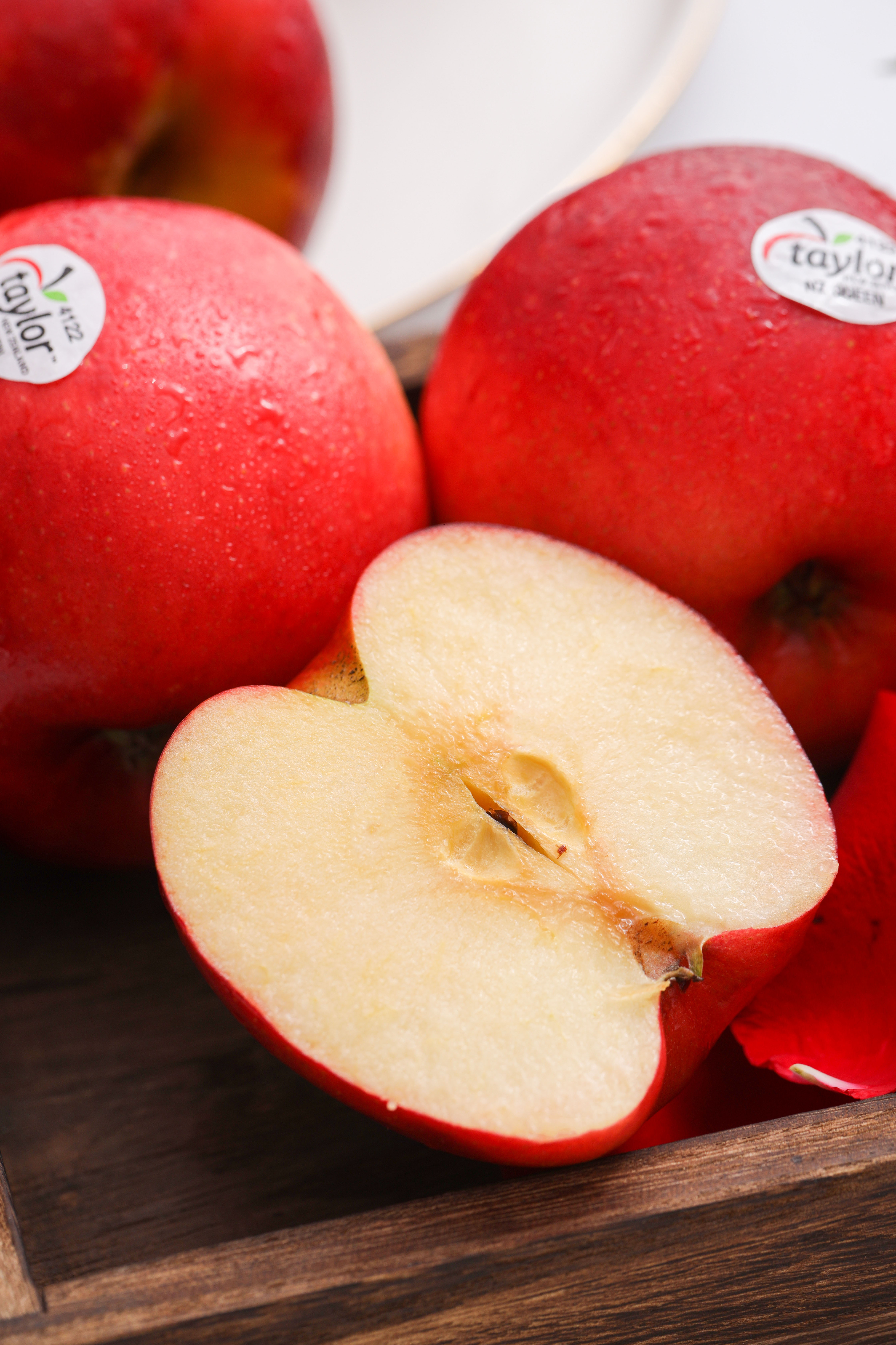 新西兰特级泰勒红玫瑰苹果肉质脆嫩馥郁芬芳当季新鲜