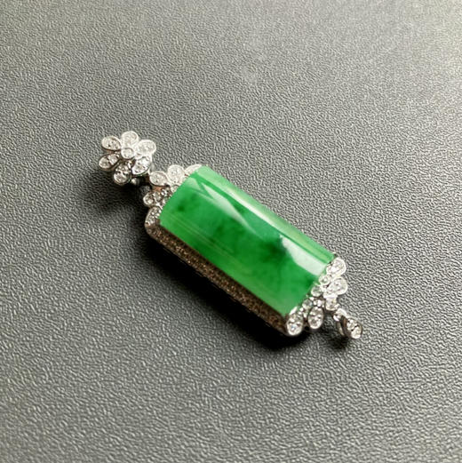 糯冰种阳绿厚庄素面翡翠平安无事牌18k白金钻石镶嵌 商品图3