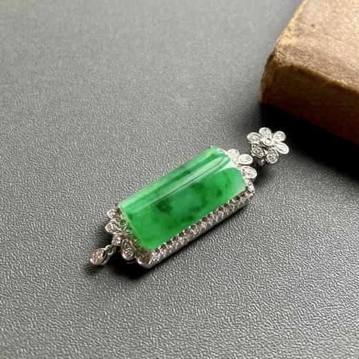糯冰种阳绿厚庄素面翡翠平安无事牌18k白金钻石镶嵌 商品图1