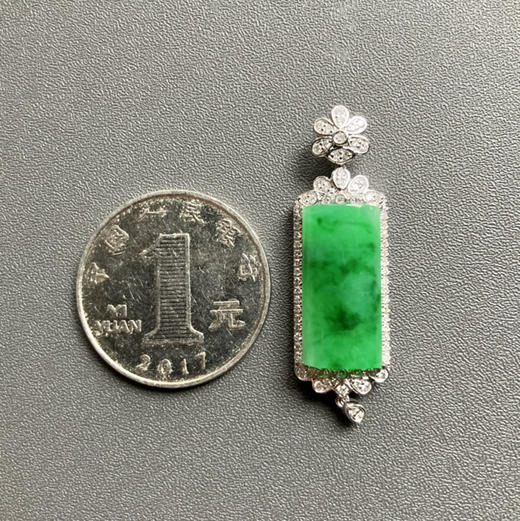 糯冰种阳绿厚庄素面翡翠平安无事牌18k白金钻石镶嵌 商品图4