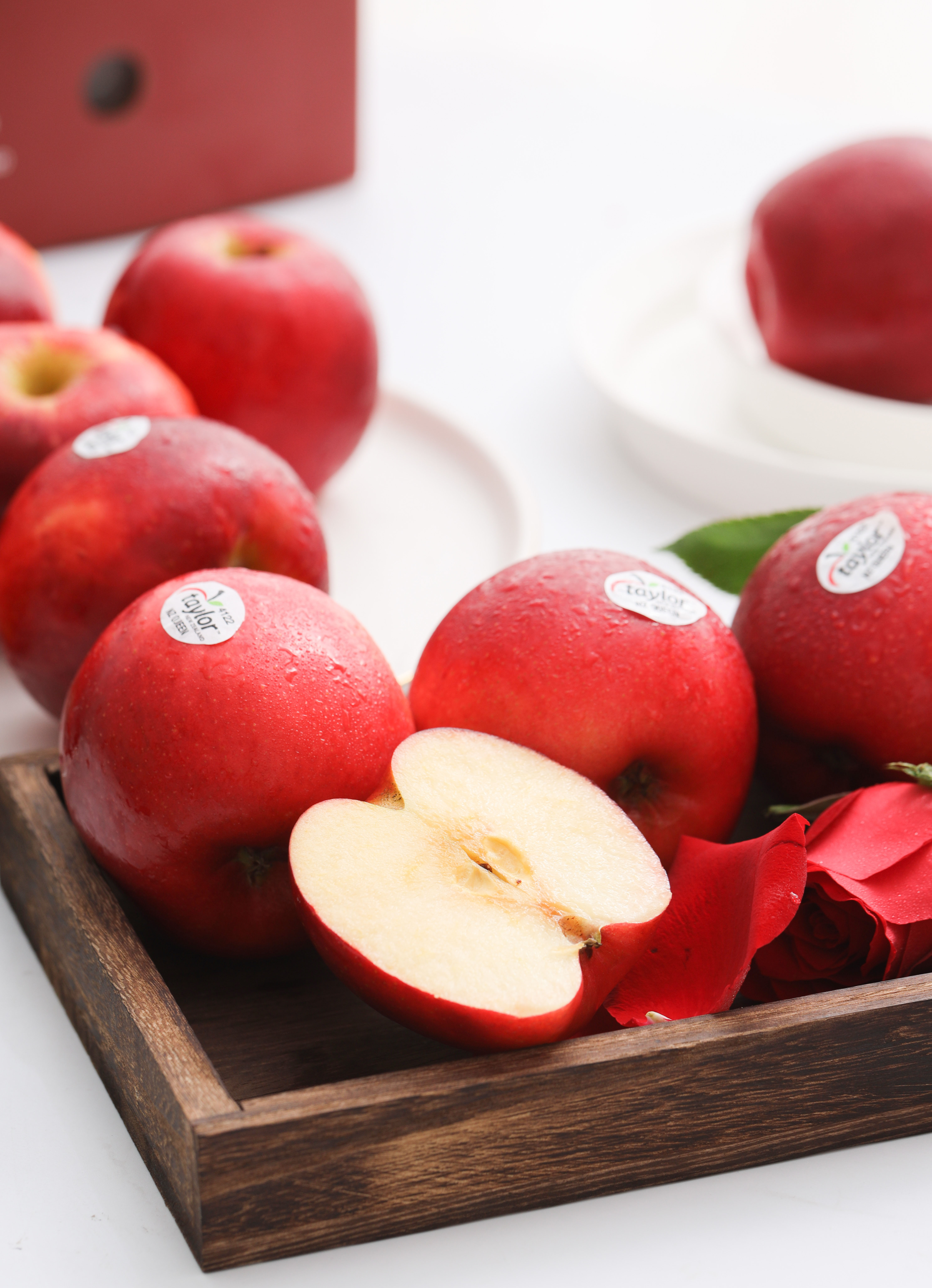 新西兰特级泰勒红玫瑰苹果肉质脆嫩馥郁芬芳当季新鲜