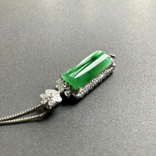 糯冰种阳绿厚庄素面翡翠平安无事牌18k白金钻石镶嵌 商品图8
