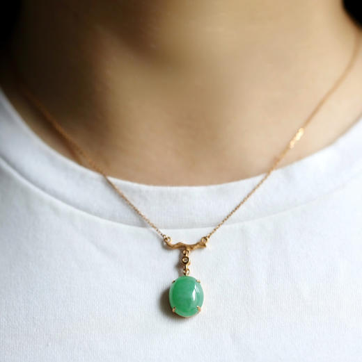 翡翠冰种阳绿蛋面锁骨链 商品图5