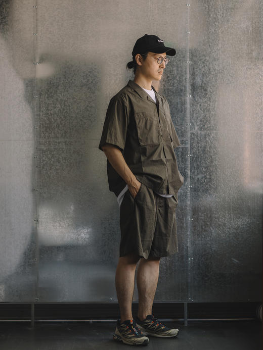 WILD THINGS 梭织短袖上衣 灰棕色 商品图1