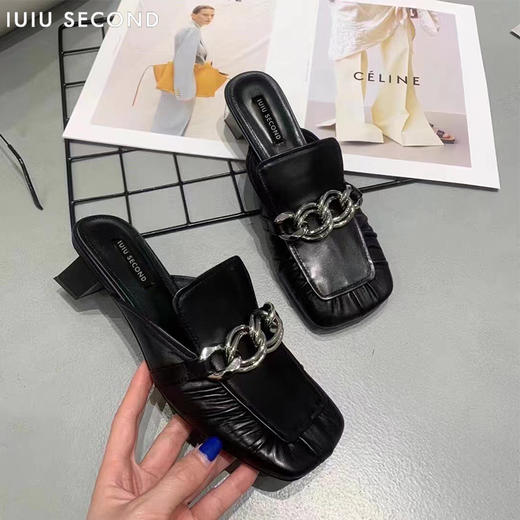 IUIU SECOND 2022夏新款褶皱方头链条粗跟穆勒拖鞋U22AH11351 商品图1