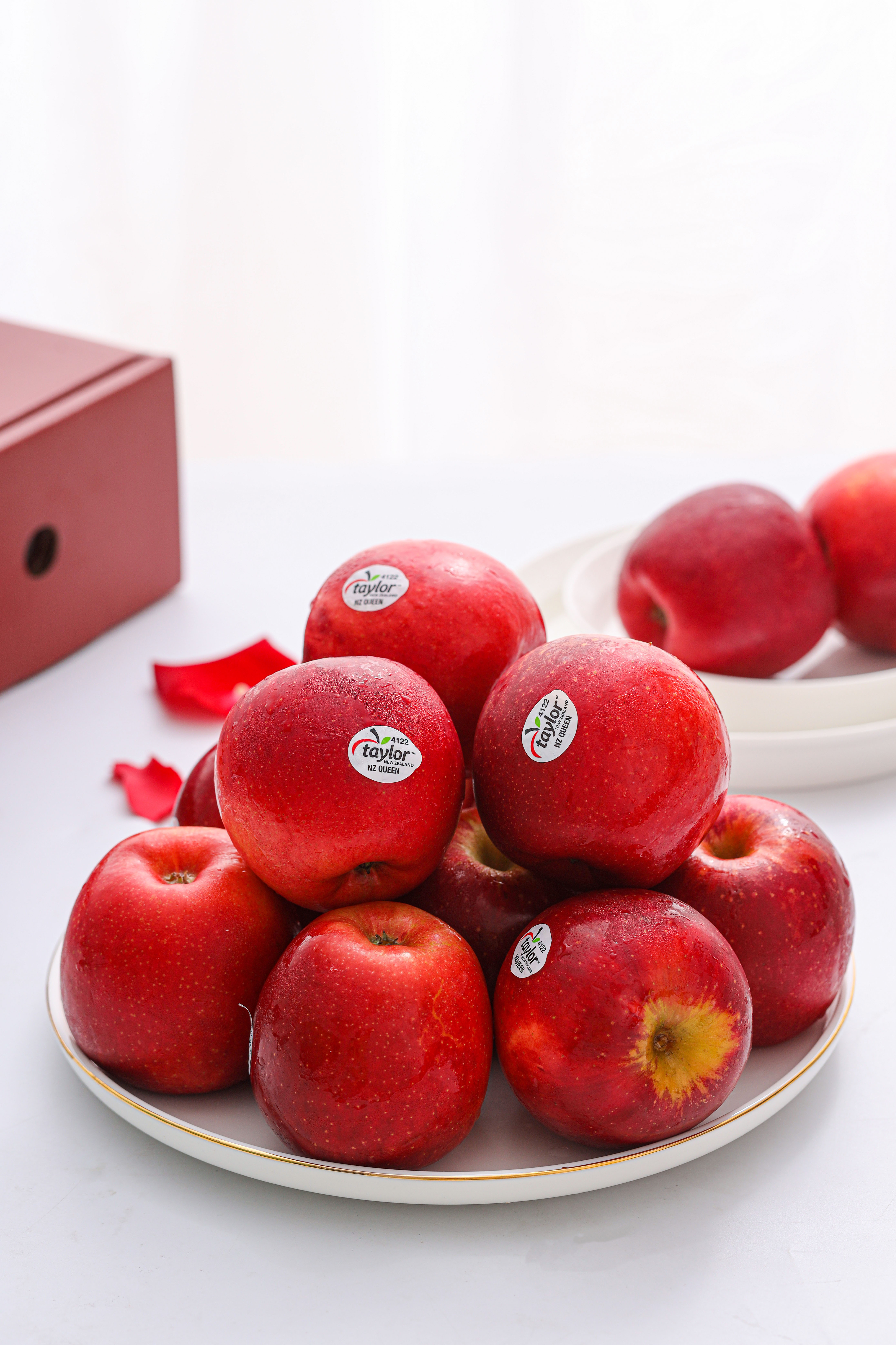 新西兰特级泰勒红玫瑰苹果肉质脆嫩馥郁芬芳当季新鲜