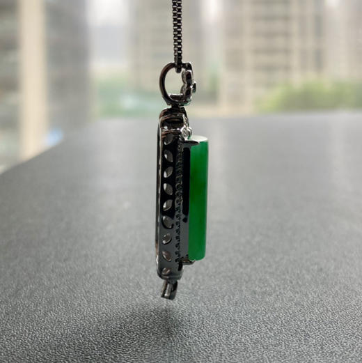 糯冰种阳绿厚庄素面翡翠平安无事牌18k白金钻石镶嵌 商品图9