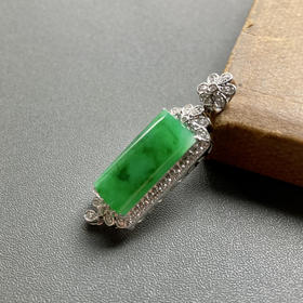 糯冰种阳绿厚庄素面翡翠平安无事牌18k白金钻石镶嵌