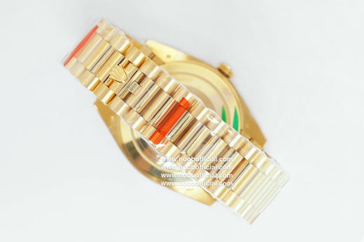 NOOB劳力士星期日志型40『赌桌绿』
1⃣️ 蓝宝石镜面，日历2.5倍放大镜，效果同步原版。
2⃣️蚝式表壳结构，一体中层表壳，旋入式底盖及上链表冠整个手表基于正品original原版开模❕❕❕ 商品图7