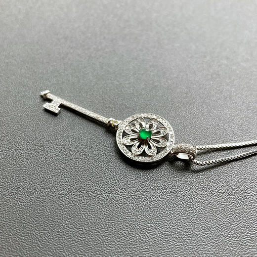 高冰种阳绿翡翠蛋面钥匙吊坠18k白金钻石镶嵌 商品图3