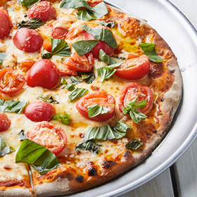 浓郁芝士玛格利特番茄披萨 Triple Cheese Margherita Pizza with Cherry Tomato