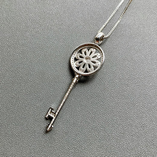 高冰种阳绿翡翠蛋面钥匙吊坠18k白金钻石镶嵌 商品图6