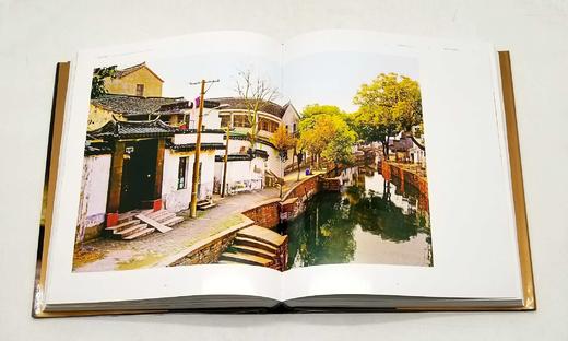 《中国名人故居》，10册2箱装，8开精装，铜版彩印，含艺术卷3册、自然科学卷2册、经济实业卷2册、社会科学卷2册，青岛出版社2014年版，定价12000，售价1158元。 商品图7