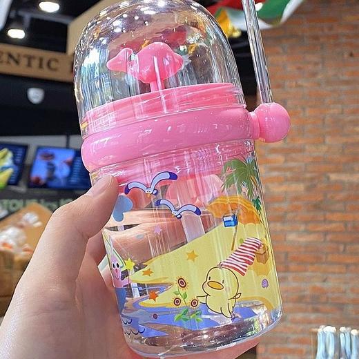 <有书独家>【即是水杯，也是玩具】抖音同款鲸鱼吸管杯便携 幼儿儿童塑料杯 玩具杯 耐摔喷水杯 背带吸水杯热卖 商品图3