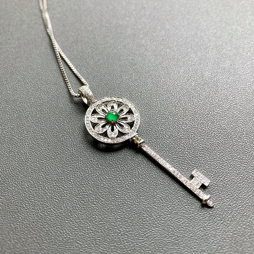 高冰种阳绿翡翠蛋面钥匙吊坠18k白金钻石镶嵌 商品图4