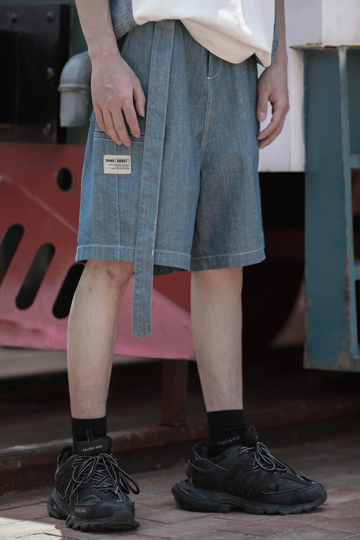 W229233100时尚宽松牛仔短裤 商品图1