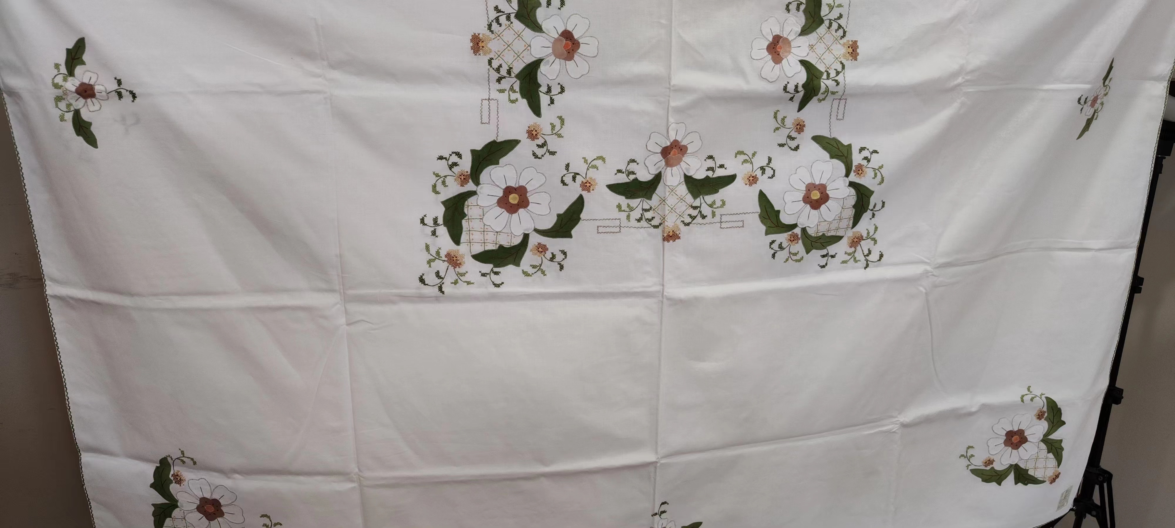 纯棉彩色手绣桌布  出口日韩的老外贸库存（共3款，规格170*260cm）