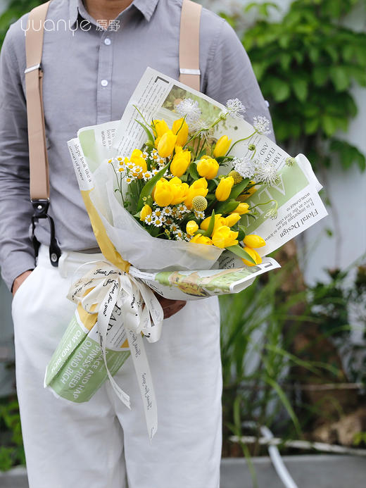 黄色郁金香韩式花束 商品图1