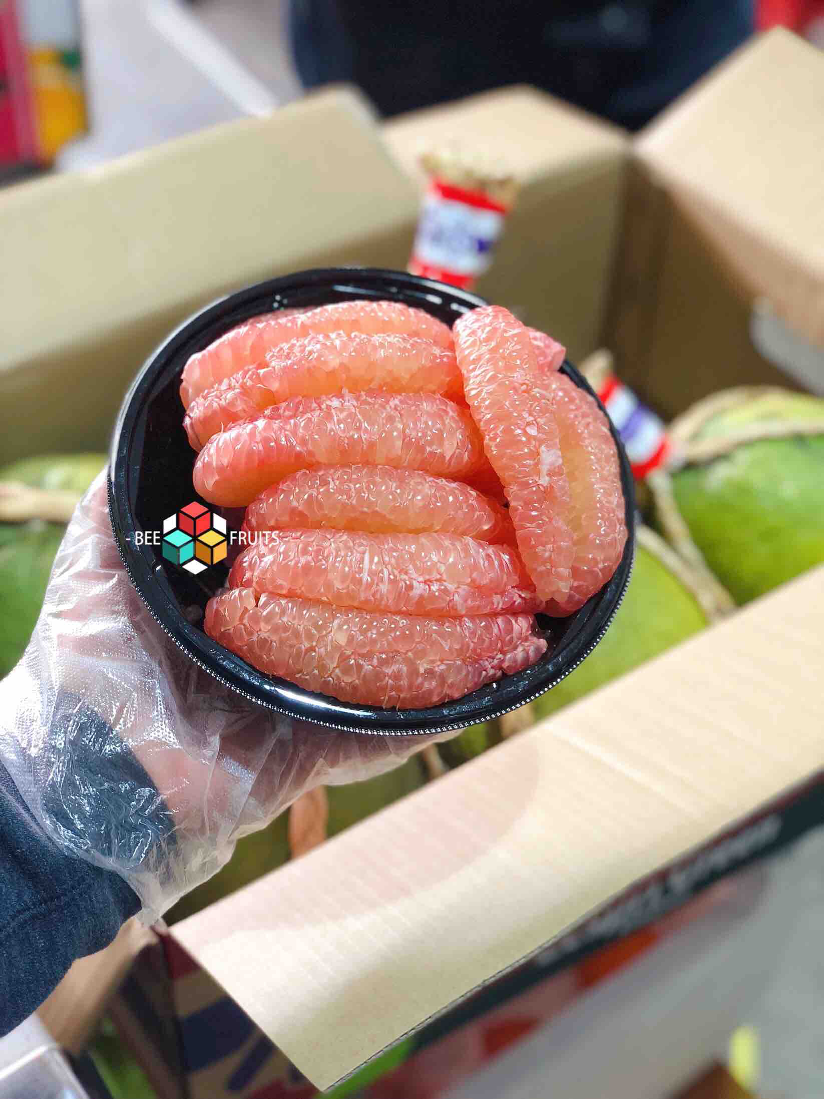 翡翠柚郑师傅泰国红心柚翡翠柚青皮红肉味道甜是翡翠青柚的特点