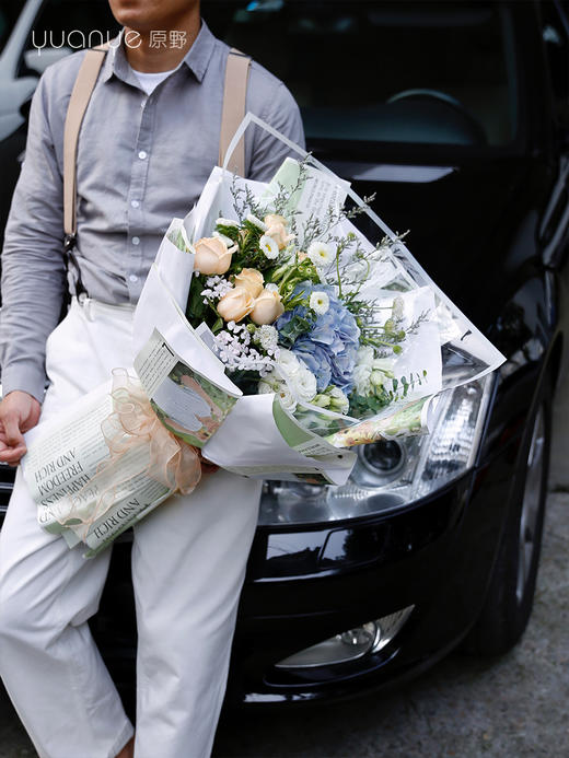 香槟玫瑰绣球桔梗混搭花束 商品图1