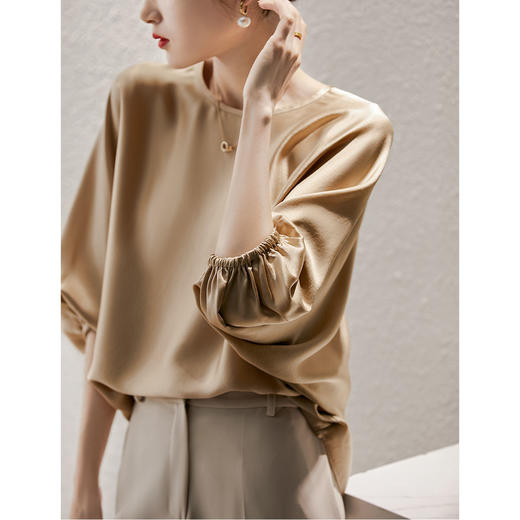 【被春夏氛围包裹着，轻松惬意！】黛唯梵爆款松紧蝙蝠袖圆领衬衣女sq 商品图2