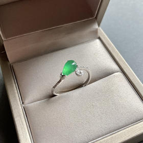 高冰种阳绿翡翠水滴戒指18k白金钻石镶嵌