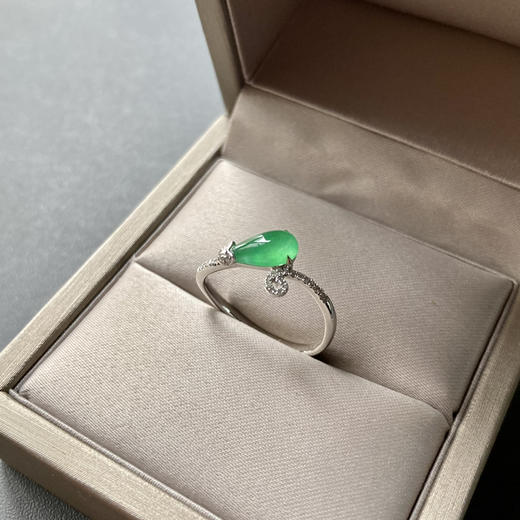 高冰种阳绿翡翠水滴戒指18k白金钻石镶嵌 商品图4