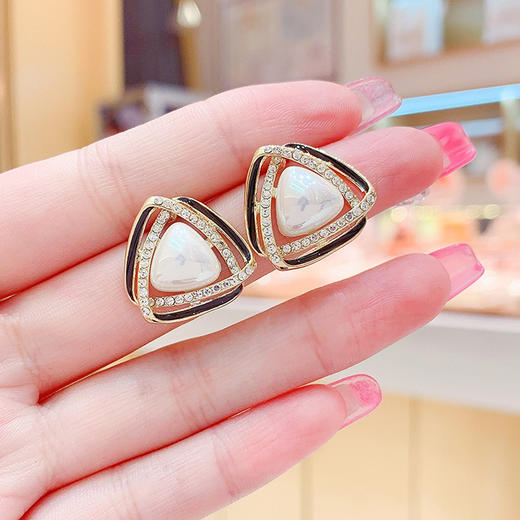 JU-A3176新款潮小香风耳饰几何耳环韩国气质炫彩珍珠滴油双三角形耳钉 商品图1