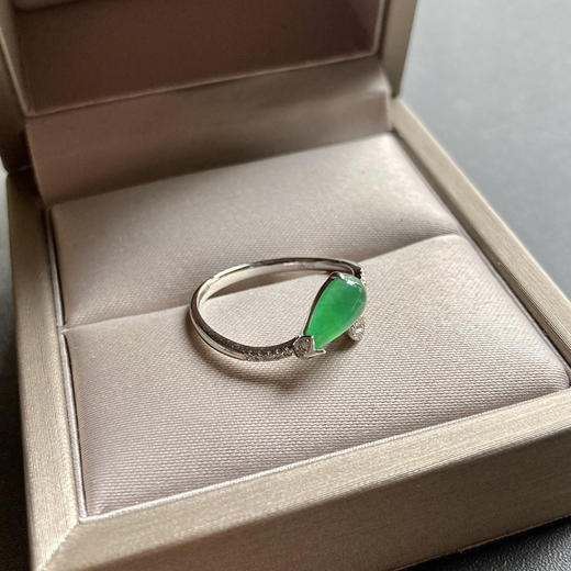 高冰种阳绿翡翠水滴戒指18k白金钻石镶嵌 商品图5