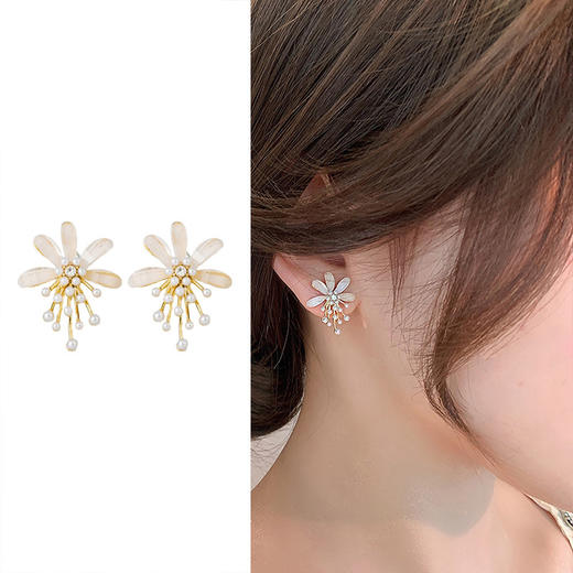 JU-DS2031新款气质简约珍珠耳环925银针花瓣耳钉女小众设计感网红耳饰 商品图0