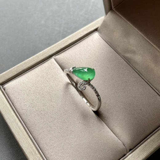 高冰种阳绿翡翠水滴戒指18k白金钻石镶嵌 商品图3