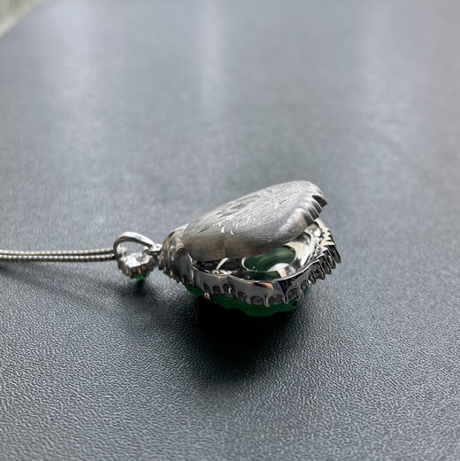 高冰种木那阳绿翡翠弥勒佛18k白金钻石镶嵌 商品图10